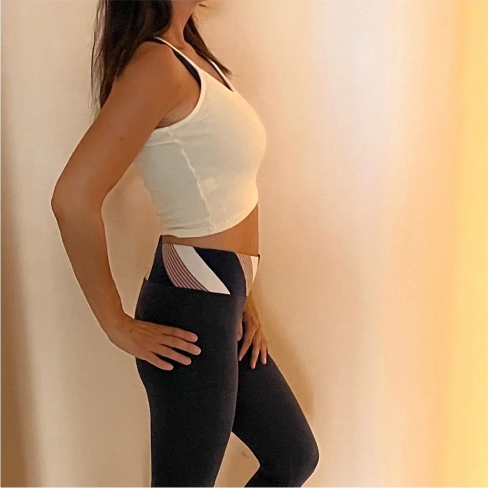 Crop top - Picture 2 of 3